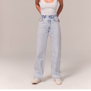 Abercrombie The Loose Jean High Rise 28R